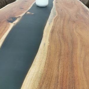 Echtholz Akazie Tisch mit Epoxidharz